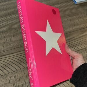 Star⭐️by PamAnderson Great beach 🏖️ read! Copyright ©️ 2004